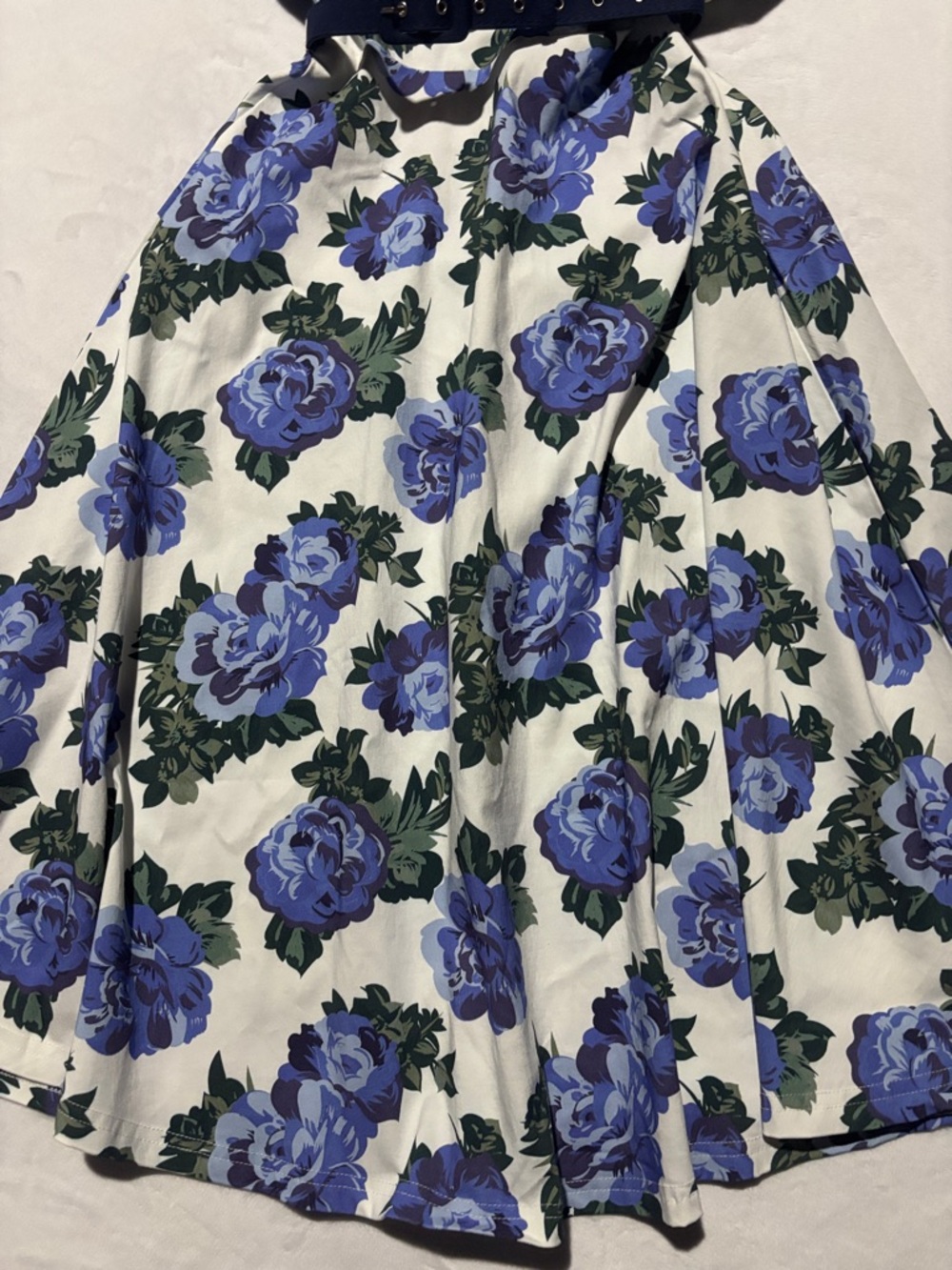 Unique Vintage Ohara Swing Dress in Winter Floral - Picture 3 of 8